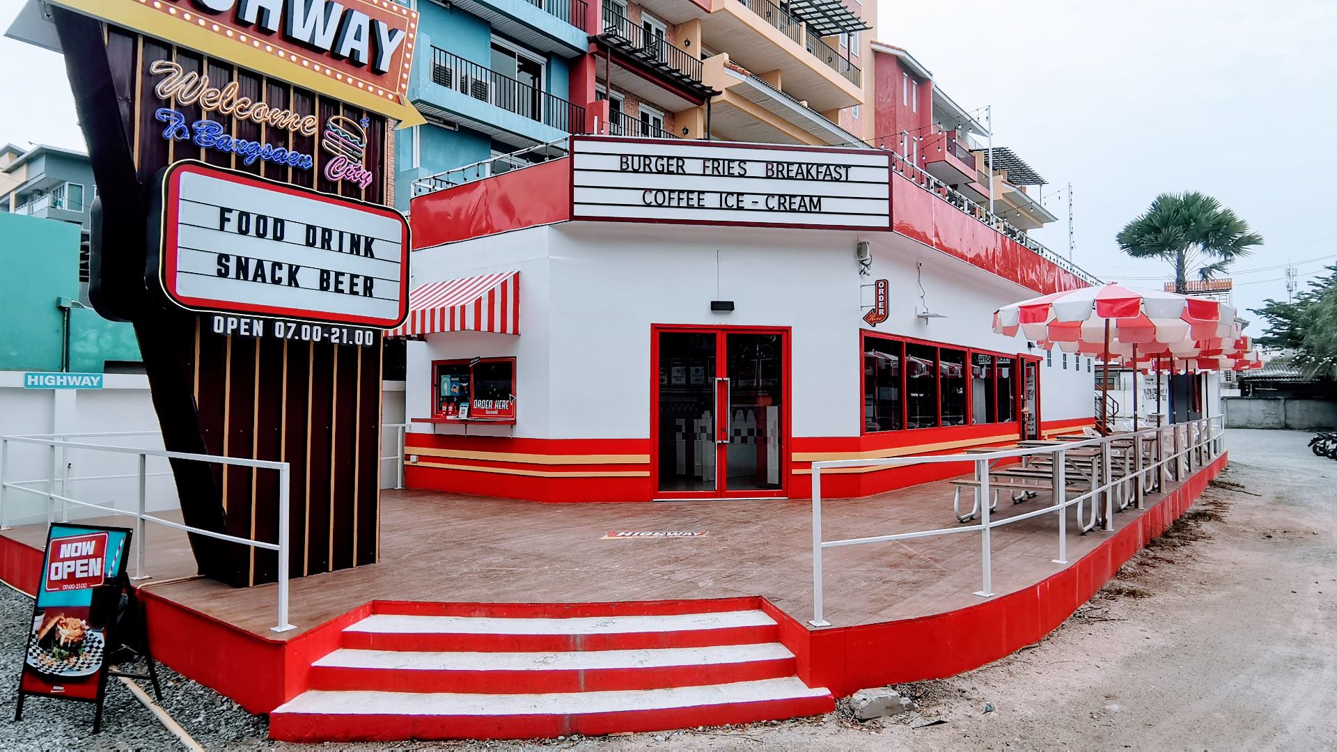 Highway Cafe ไฮเวย์ คาเฟ่ บางแสน เที่ยวชลบุรี นายชล 9chon